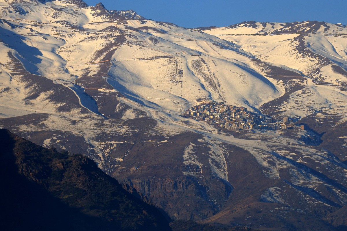 Santiago July 10, 2025 Ski centers located in the Lo Barnechea area Javier Salvo Aton Chile, Santiago Chile Aton 1023409 PUBLICATIONxINxGERxSUIxAUTxONLY Copyright: JAVIERxSALVO/xATONxCHILE