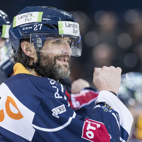 Zugs Josh Holden nach dem Eishockey-Meisterschaftsspiel der National League A zwischen dem EV Zug und dem HC Lausanne am Freitag, 9. Dezember 2016, in der Bossard Arena in Zug. (KEYSTONE/Alexandra Wey ...