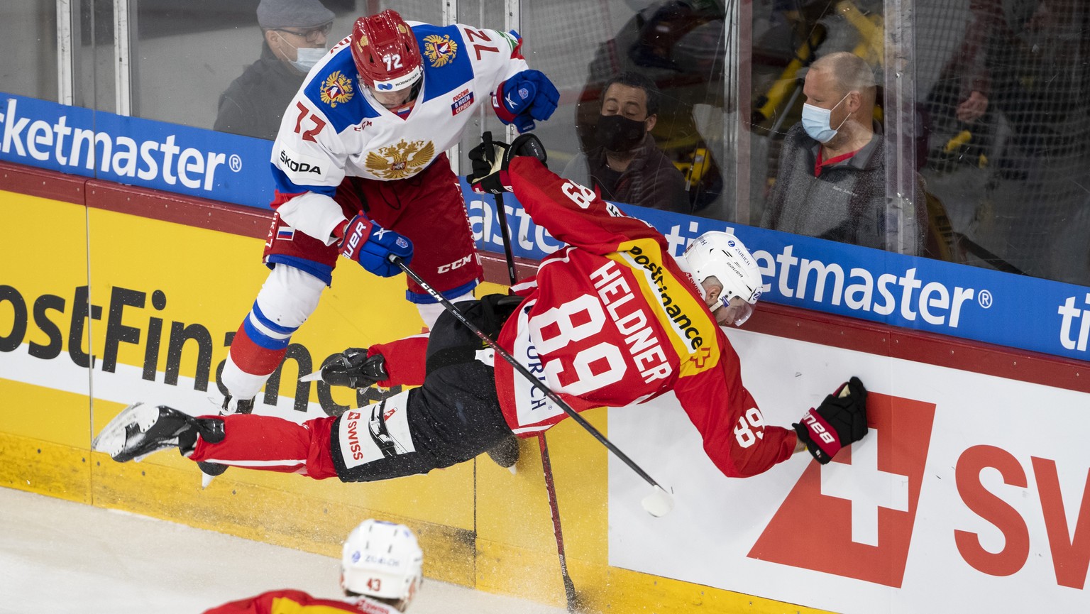 Russia&#039;s Pavel Kukshtel, left, and Switzerland&#039;s Fabian Heldner in action during a friendly ice hockey match between Switzerland and Russia, at the Tissot Arena in Biel, Switzerland, Friday, ...