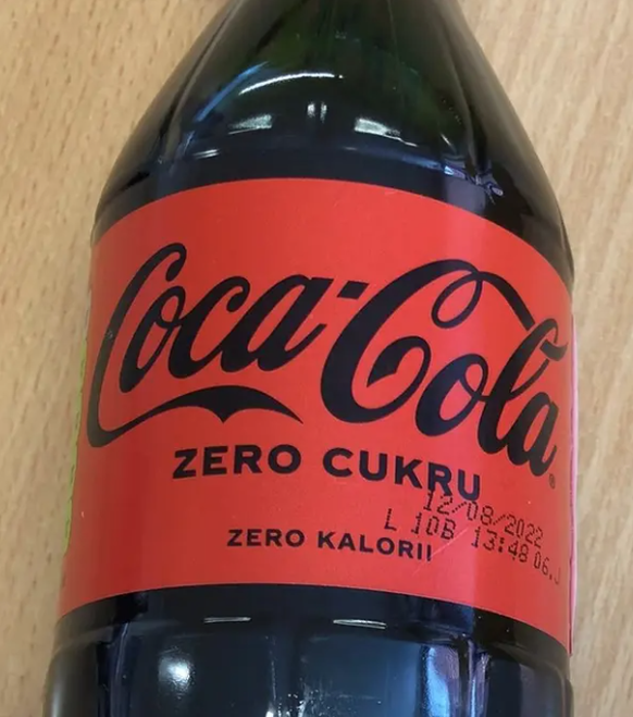 «Zero Cukru, Zero Kalorii»: polnisches Coca-Cola bei Coop, abgefüllt in Warschau.