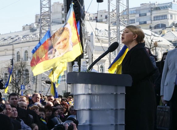 Julia Timoschenko spricht zu ihren Anhängern.
