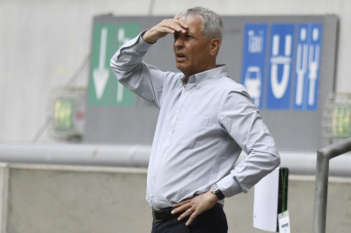 Dortmund's coach Lucien Favre stands at the side lines during the German Bundesliga soccer match between Fortuna Duesseldorf and Borussia Dortmund in Duesseldorf, Germany, Saturday, June 13, 2020 ...