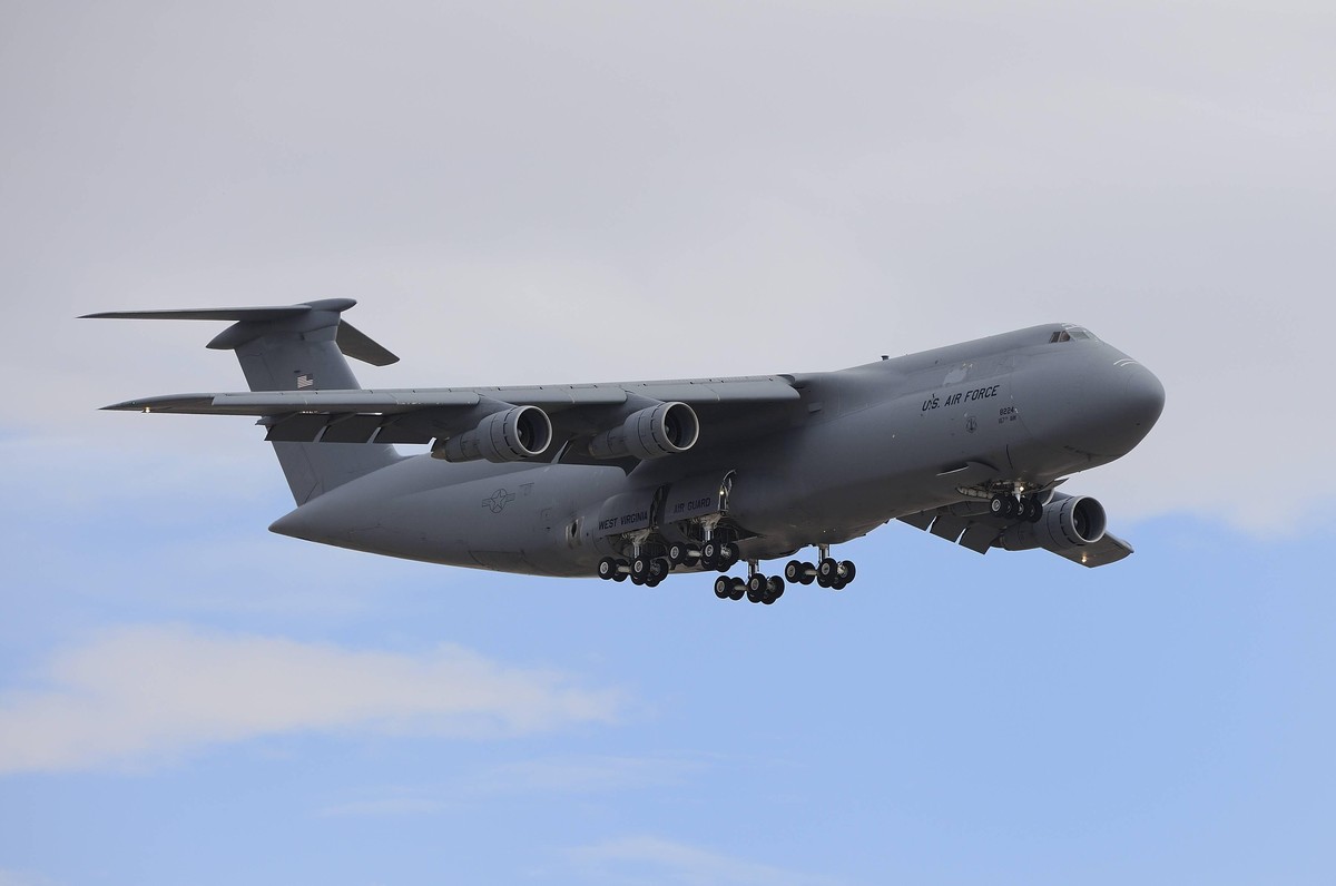 Dürfen Frachter der Nato, wie jener der US Air Force C5 Galaxy, über die Schweiz fliegen?