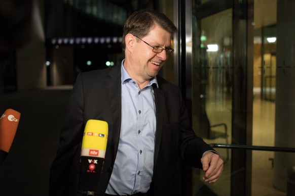 epa06346151 Ralf Stegner of the Social Democratic Party (SPD) arrives for a meeting at the SPD headquarter in Berlin, Germany, 23 November 2017. Members of SPD gather at SPD&#039;s headquarters to dis ...