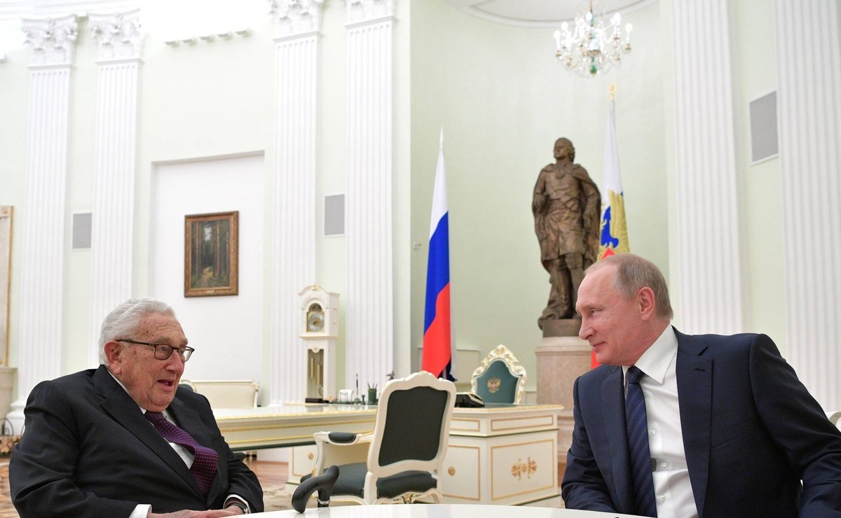 June 29, 2017. - Russia, Moscow. - Russian President Vladimir Putin and US former Secretary of State Henry Kissinger (left) meet in the Kremlin. KremlinxPool PUBLICATIONxINxGERxSUIxAUTxHUNxONLY

Jun ...