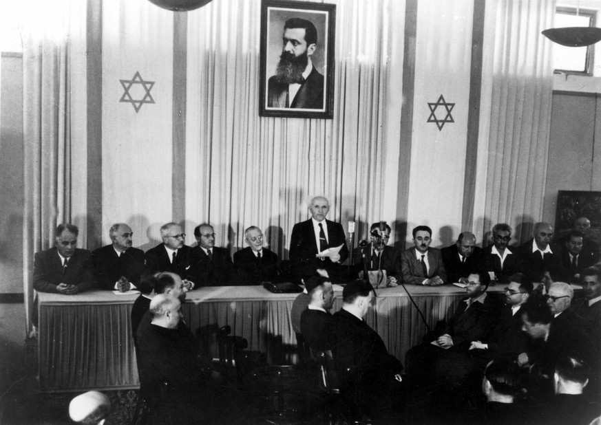 Image number: 55848712 Date: January 1, 1948 Copyright: image/United Archives David Ben Gurion reads the Israeli Declaration of Independence during the meeting of the Constituent Assembly at the Tel Aviv Museum...