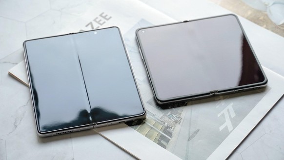 Links das Galaxy Fold, rechts das Find N.