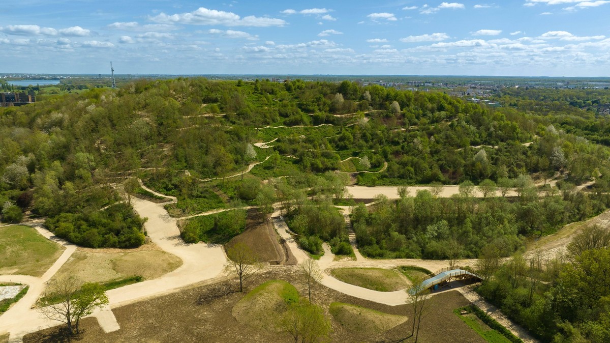 Paris 2024 - Tracks For The Olympic Mountain Bike - Elancourt Tracks for the Olympic mountain bike events at the Paris 2024 Olympic Games, Olympische Spiele, Olympia, OS on the hill of Elancourt, the  ...