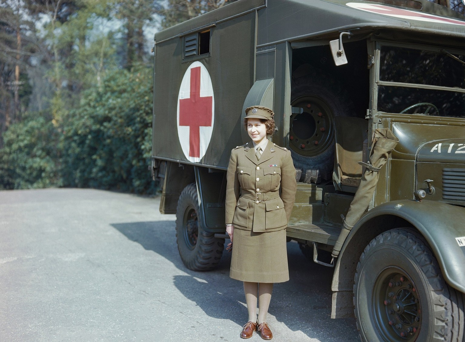Die spätere Königin Elizabeth II. in der Uniform des ATS (1945)