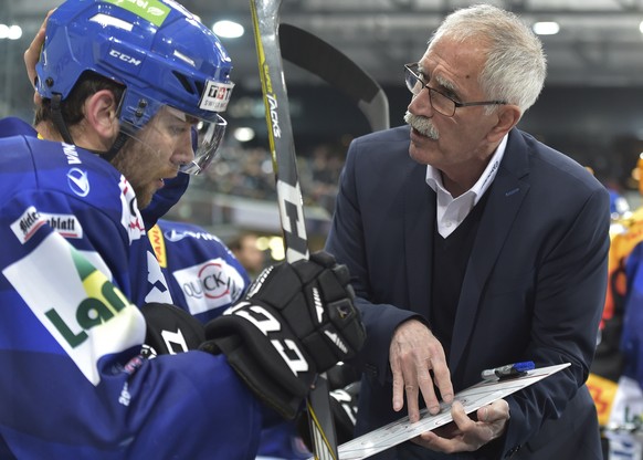 Der Bieler Trainer Mike McNamara waehrend seines Coachings beim Eishockeyspiel der National League A zwischen dem EHC Biel und dem HC Lugano am Freitag, 18. November 2016 in der Tissot Arena in Biel.  ...