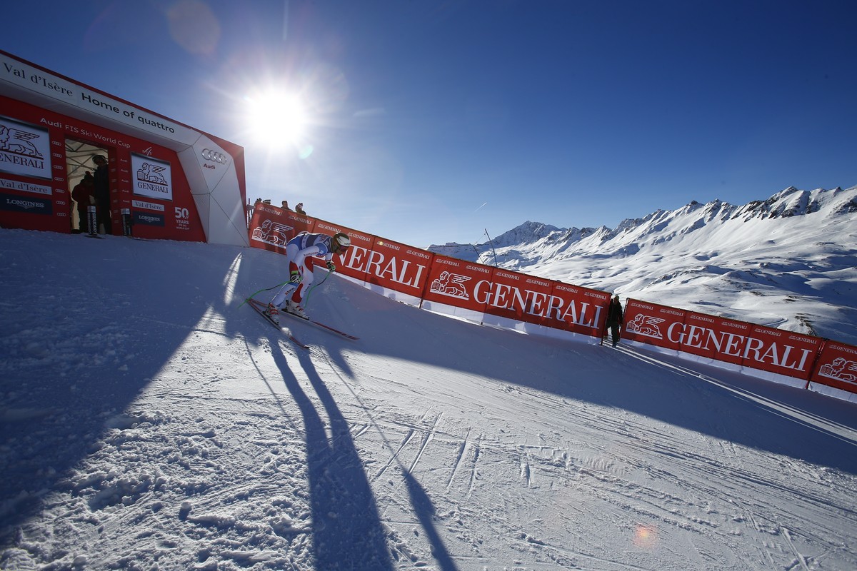 Switzerland's Beat Feuz starts an alpine ski, mens' World Cup downhill training in Val d'sere, France, Thursday, Dec. 1, 2016. (AP Photo/Giovanni Auletta)