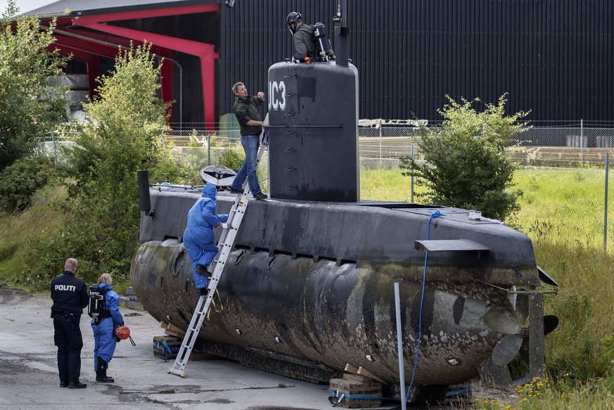Polizeibeamte untersuchen am 13. August 2017 die Nautilus in Kopenhagen.