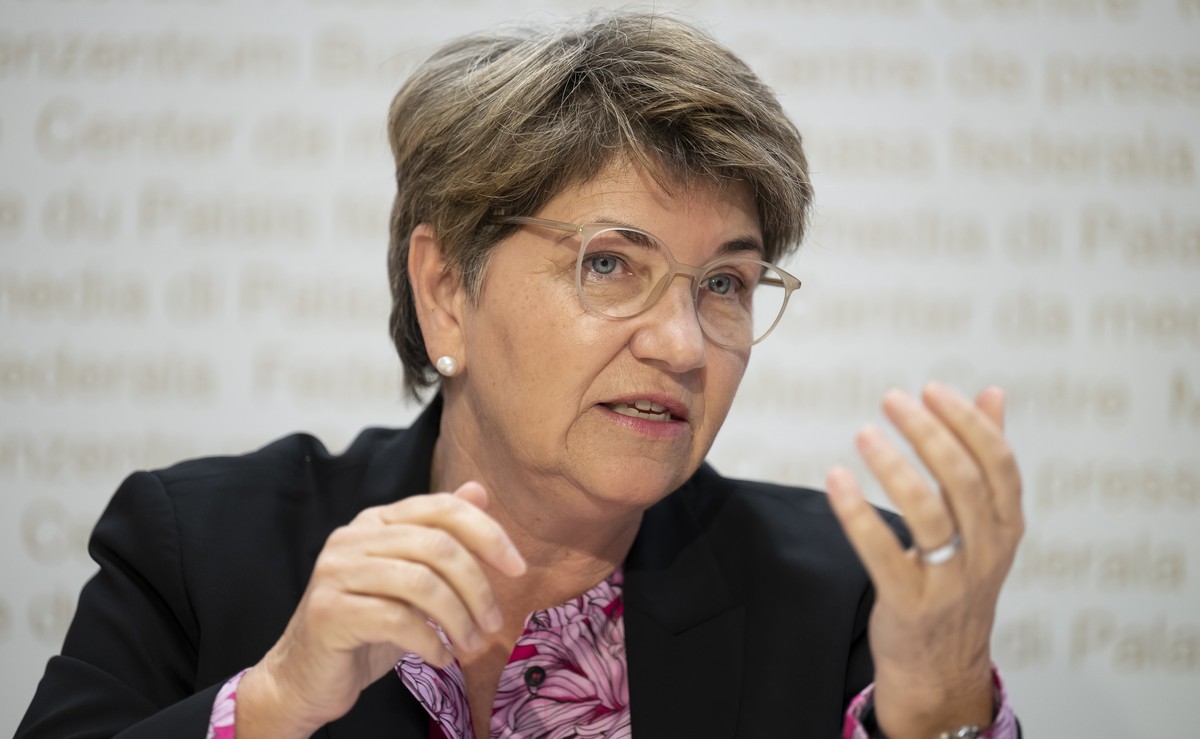 Bundesraetin Viola Amherd, Chefin des Eidgenoessischen Departements fuer Verteidigung, Bevoelkerungsschutz und Sport (VBS) spricht an einer Medienkonferenz ueber die Schaffung eines neuen Staatssekret ...