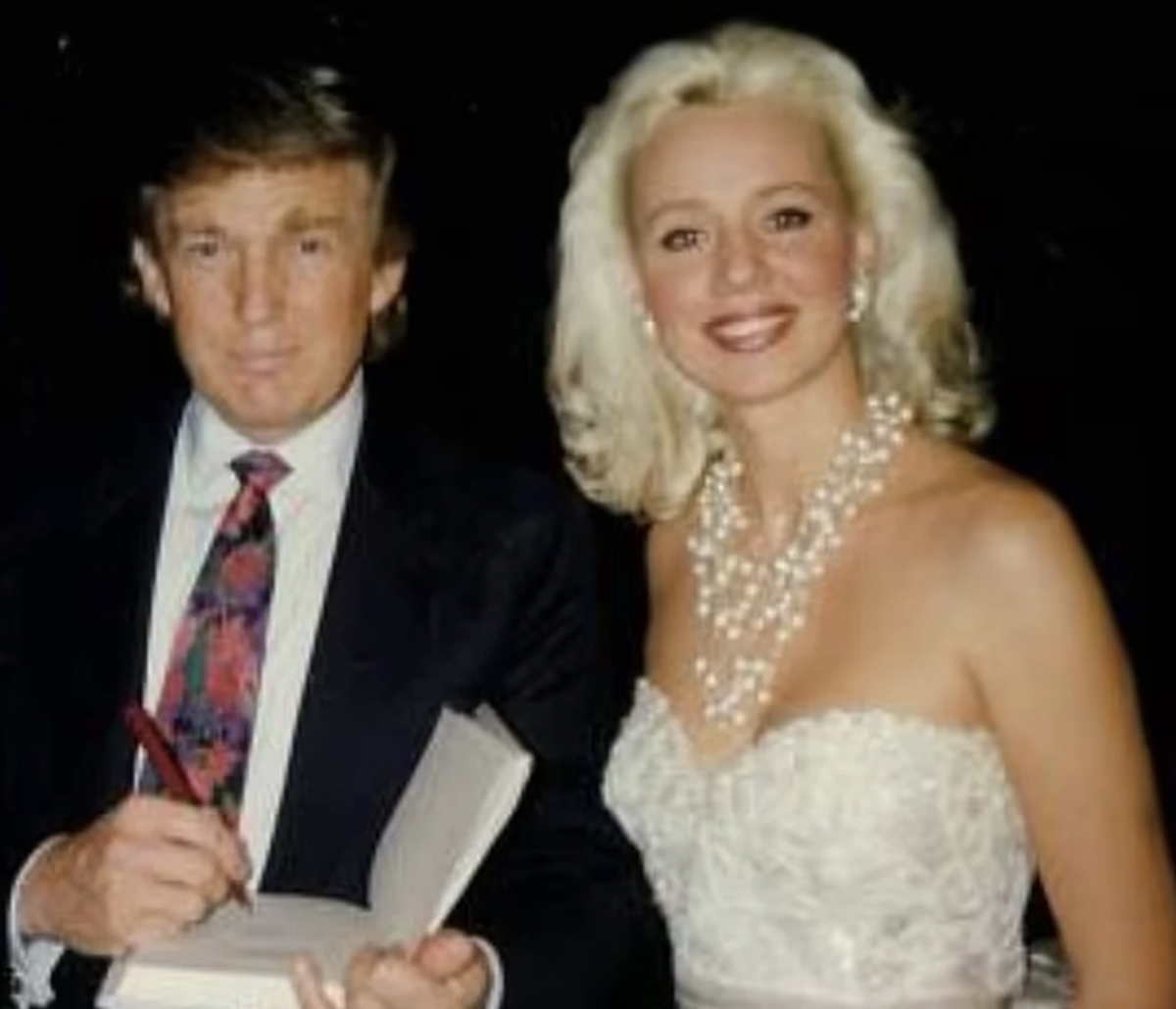 Keul auf einem Bild mit Trump im Jahr 1993.