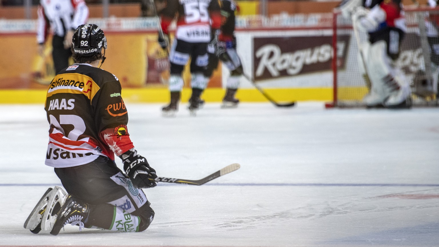 Berns, Gaetan Haas, und seine Mitspieler geschlagen, zum 0:2, waehrend dem Playoff Viertelfinal, Spiel 1, der National League zwischen dem SC Bern und dem HC Genf-Servette, am Samstag, 9. Maerz 2019,  ...