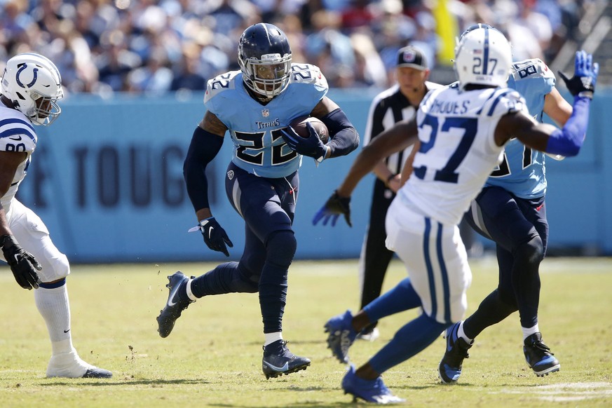 NASHVILLE, TN - SEPTEMBER 26: Tennessee Titans Running Back Derrick Henry 22 heads up field during and NFL, American Football Herren, USA Game between the Indianapolis Colts and Tennessee Titans on Se ...