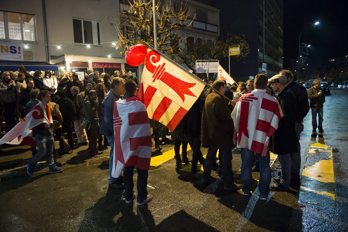 Am 15. April 2014 entschied die Stadt Moutier, eine kommunale Abstimmung über einen Wechsel zum Kanton Jura abzuhalten.&nbsp;