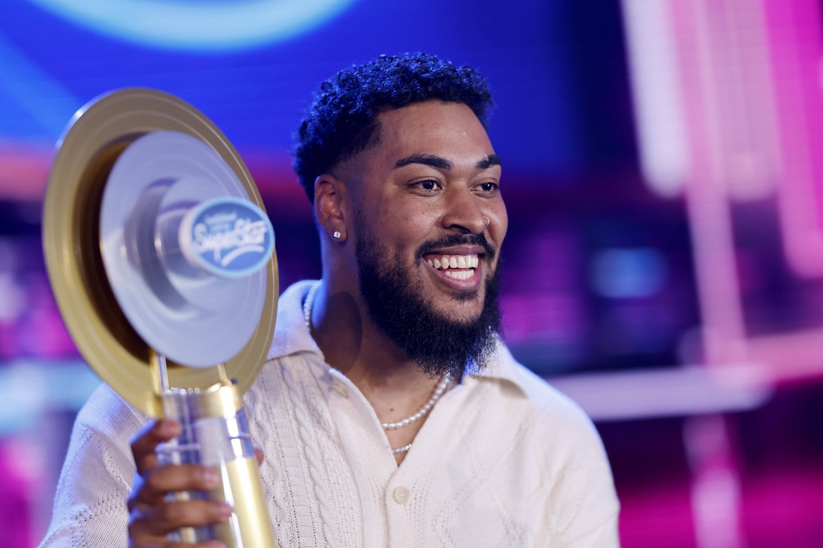 DSDS-Gewinner Sem Eisinger nach seinem Sieg im Finale der Castingshow Deutschland sucht den Superstar 20 . Die RTL-Castingshow Deutschland sucht den Superstar DSDS findet in diesem Jahr zum 20. Mal st ...