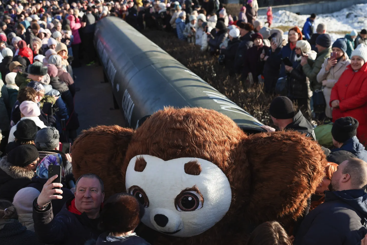 Nachbildung der Pipeline in der russischen Stadt Jekaterinbzug