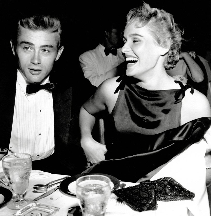 Studio Publicity Still: James Dean and Ursula Andress attend the Thalian Ball on August 29, 1955 at Ciro s nightclub in Los Angeles. Hollywood CA USA PUBLICATIONxINxGERxSUIxAUTxONLY Copyright: xThexLe ...
