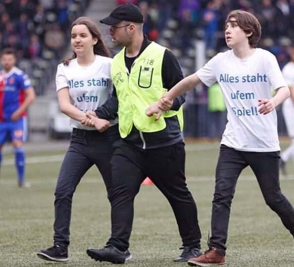 Lena Bühler wird beim Cupfinal 2019 vom Feld geführt.