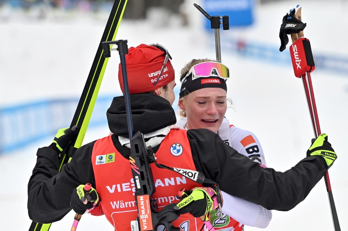 epa10395428 Third placed Amy Baserga (R) and Niklas Hartweg (L) of Switzerland celebrate after the Single Mixed Relay M+W race of the IBU Biathlon World Cup in Pokljuka, Slovenia, 08 January 2023. EPA ...