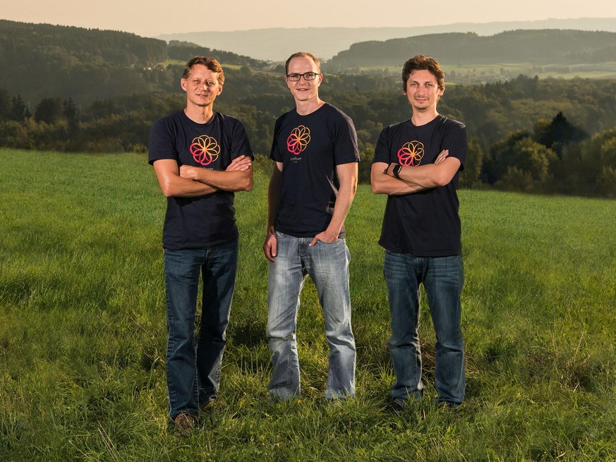 Aufs Gründer-Foto gehören neben dem «Serial Entrepreneur» Alex Pachikov die Schweizer Nicolas de Palézieux, ein Robotik-Spezialist, und Chris Eheim, ein Luftfahrt-Ingenieur (von rechts).
