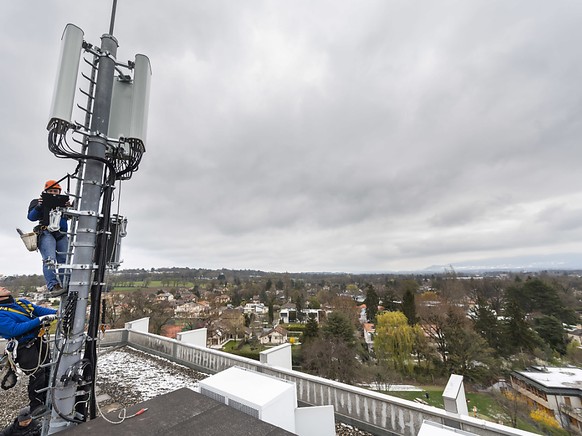 Im Kanton Genf dürfen bis auf weiteres keine neuen 5G-Antennen installiert werden. Die bestehenden Mobilfunk-Antennen sind durch das Moratorium nicht betroffen. Sie können an den 5G-Standard angepasst ...