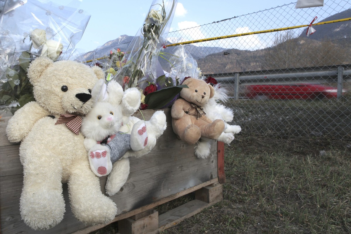 13. März 2012: Bei einem Selbstunfall eines Reisebusses mit belgischen Schulkindern in einem Autobahntunnel in Siders kommen 28 Menschen ums Leben, darunter 22 Kinder. Die Opfer befinden sich auf der  ...