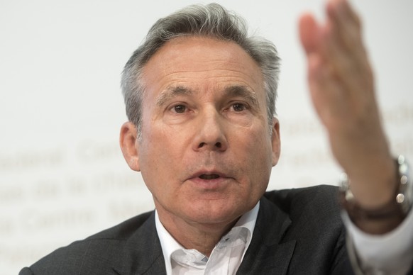 Adrian Amstutz SVP/BE spricht an der Pressekonferenz zur Umsetzung der Masseneinwanderungsinitiative MEI am Donnerstag, 27. Oktober 2016 in Bern. (KEYSTONE/Marcel Bieri)