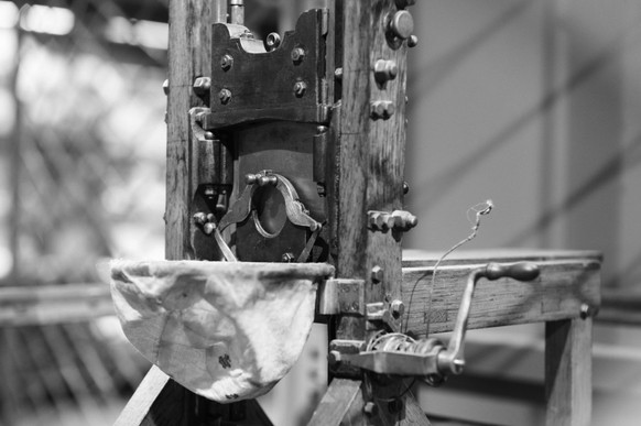 Kopie einer Guillotine im Historischen Museum Luzern.