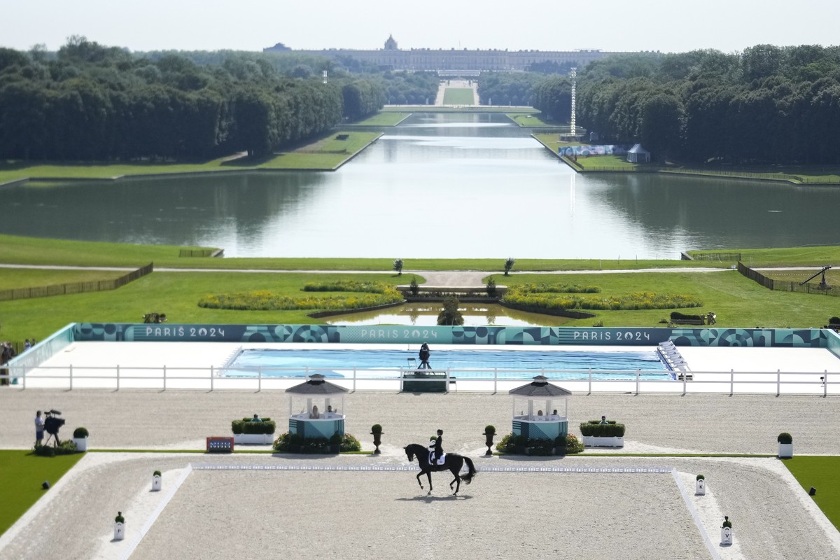 Canada's Na�ma Moreira-Lalibert�, riding Statesman, during the Equestrian Dressage competition, at the 2024 Summer Olympics, Tuesday, July 30, 2024, in Versailles, France. (AP Photo/Mosa'ab  ...