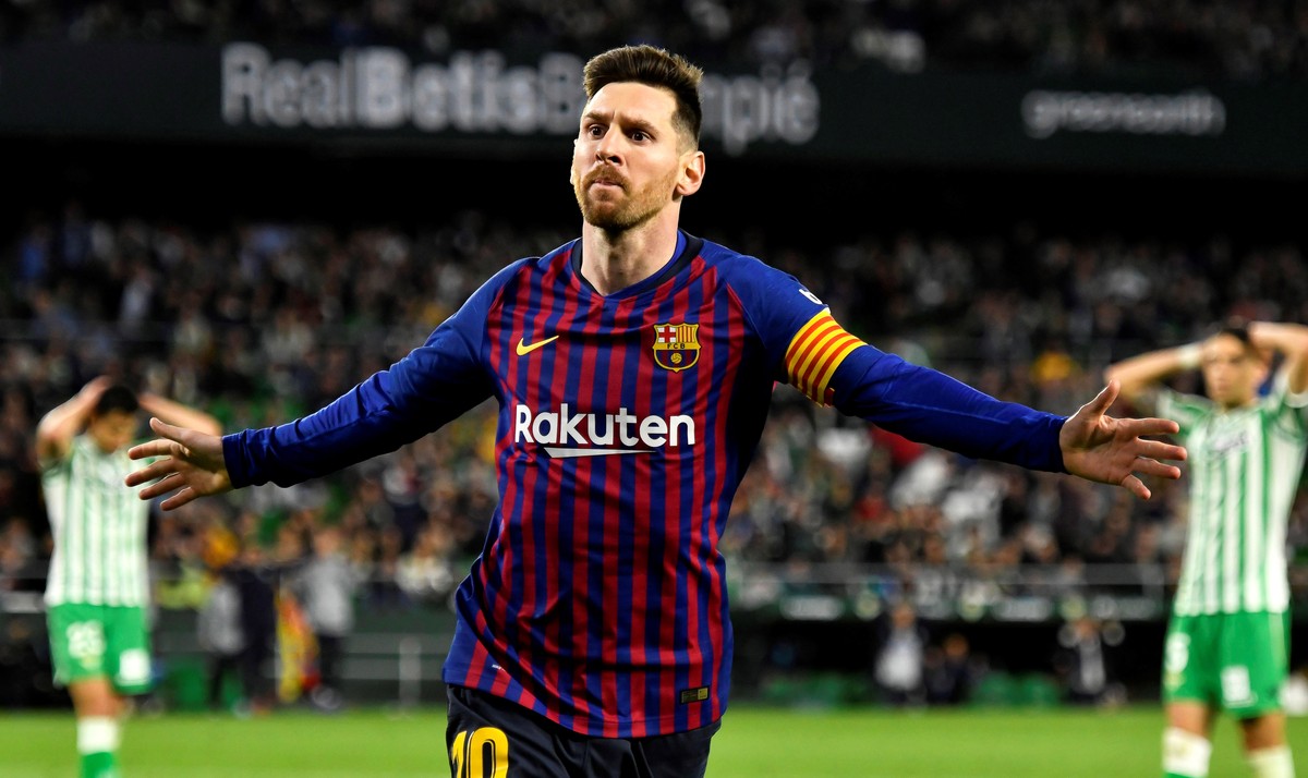 epa07446018 FC Barcelona's Lionel Messi celebrates after scoring the 4-1 lead during the Spanish La Liga soccer match between Real Betis and FC Barcelona in Seville, southern Spain, 17 March 2019 ...