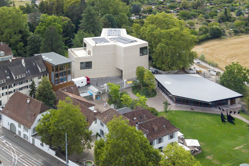 Luftaufnahme vom erweiterten Ensemble der Fondation Beyeler in Riehen, am Montag, 24. August 2026. Das Ensemble des Schweizer Architekten Peter Zumthor unfasst einen ebenerdigen Pavillon, einen Museum ...