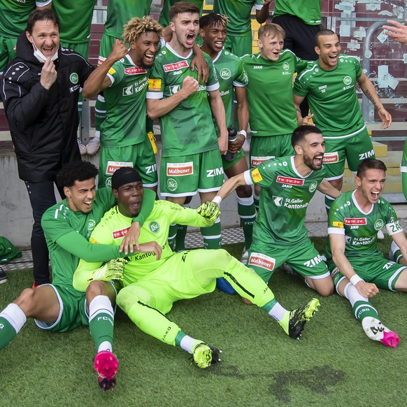 Les joueurs st-gallois laissent eclater leurs joie, lors de la rencontre de demi-finale de la Coupe de Suisse entre Servette FC et FC St. Gallen le mercredi 5 mai 2021 au Stade de Geneve a Geneve. (KE ...