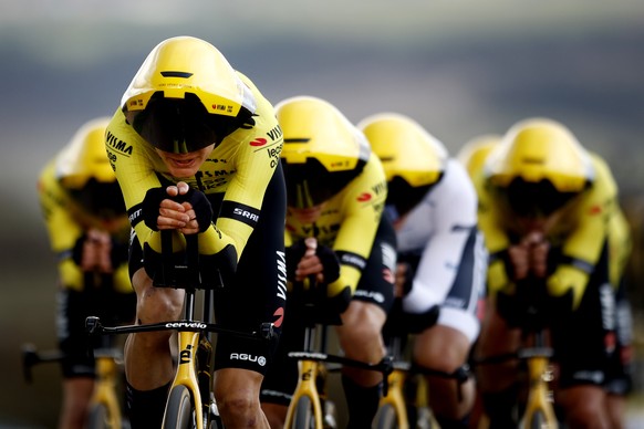 epa11200269 Team Visma Lease A Bike riders in action during the 3rd stage of the Paris Nice cycling race, a Team time trial over 26.9 km in Auxerre, France, 05 March 2024. EPA/YOAN VALAT