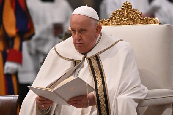 epa11104036 Pope Francis presides over the celebration of Vespers, on the solemnity of the conversion of Saint Paul, in the Basilica of Saint Paul Outside the Walls in Rome, Italy, 25 January 2024. EP ...