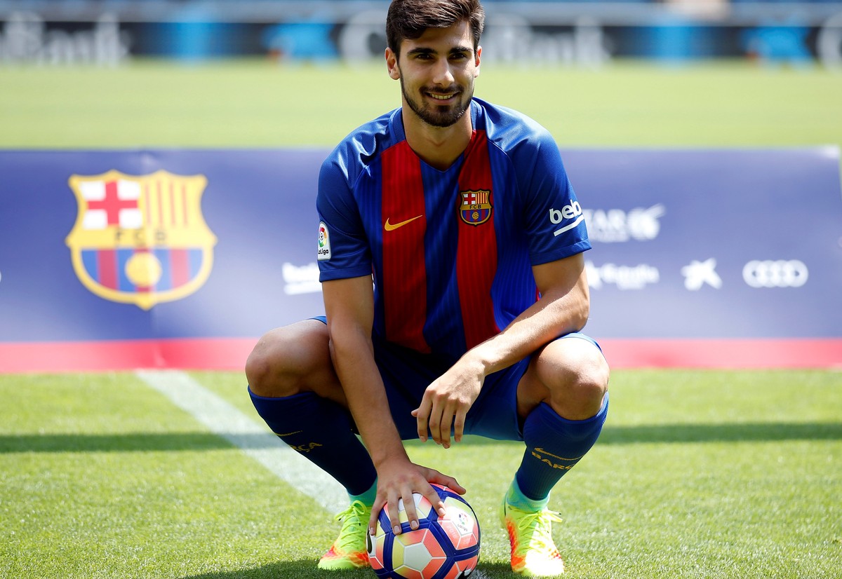 FC Barcelona's newly signed soccer player Andre Gomes poses during his presentation at Miniestadi stadium in Barcelona, Spain, July 27, 2016. REUTERS/Albert Gea