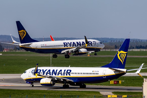 epa12909204 A Ryanair Boeing 737-8AS airplane waits for takeoff on the tarmac as a Ryanair Boeing 737-8AS airplane lands at Vaclav Havel Airport in Prague, Czech Republic, 23 April 2026. Global airlin ...