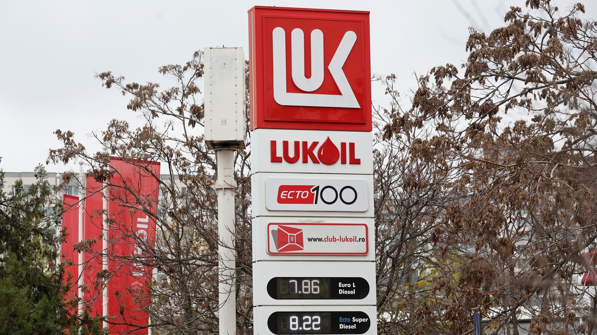 epa12566926 A Lukoil gas station advertising board in Bucharest, Romania, 03 December 2025. The Romanian government approved on 02 December a mechanism for state intervention in companies affected by  ...