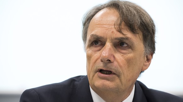 Mario Gattiker, Direktor SEM, spricht im Staatssekretariat für Migration zum Bericht des Bundesrats zur vorlaeufigen Aufnahme von Asylsuchenden, am Freitag, 14. Oktober 2016 in Bern. Der Bundesrat ha ...