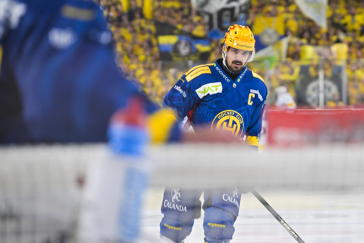 PostFinance Top Scorer Matej Stransky (HCD) im siebten Eishockey Playoff Finalspiel der National League zwischen HC Davos (HCD) und HC Fribourg-Gotteron (HCFG), am Donnerstag, 30. April 2026, in der z ...
