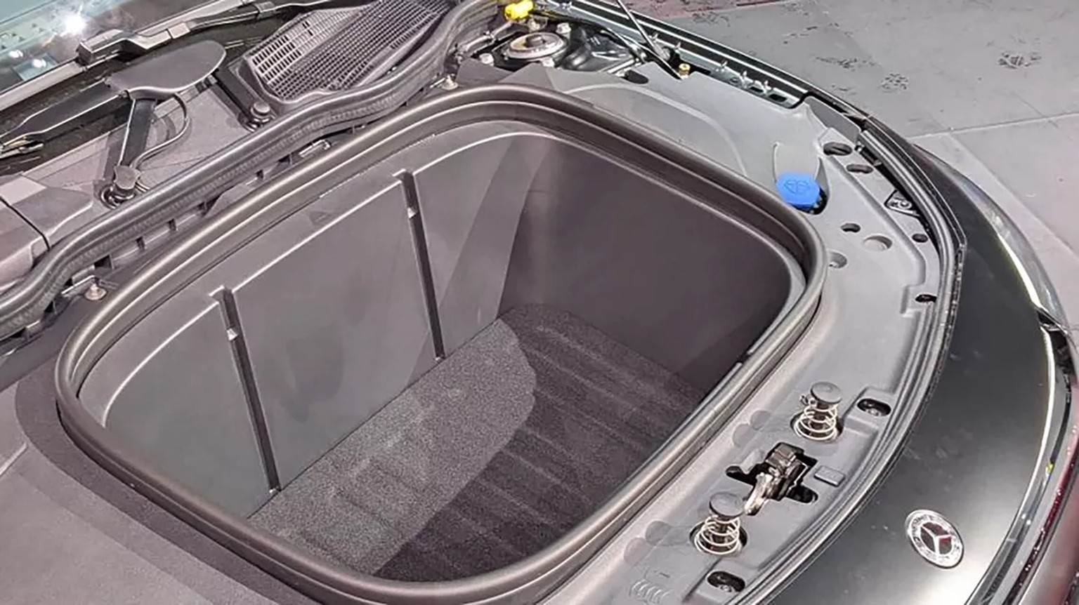 Dazu kommen 101 Liter, die der vordere Frunk aufnimmt.