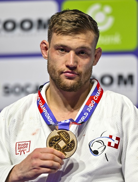 epa10617774 Gold medalist Nils Stump of Switzerland pose during the medal ceremony of the men&#039;s -73kg category of the World Judo Championships Doha 2023 in Doha, Qatar, 09 May 2023. EPA/NOUSHAD T ...