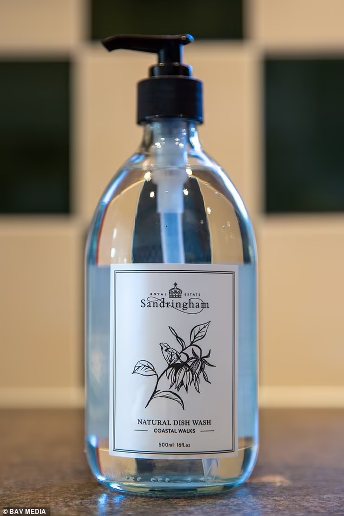 La reine Elizabeth II a lancé son propre «lavage de vaisselle naturel» de Sandringham Estate qui se vend 14,99 £ (18 francs suisses).