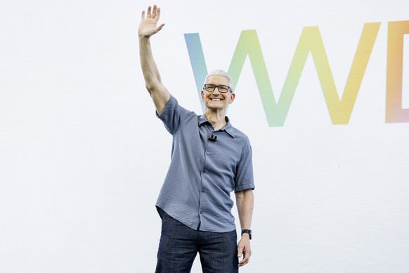 epa12166625 Apple CEO Tim Cook acknowledges the crowd while walking on stage during the 2025 Apple Worldwide Developers Conference (WWDC) on the campus of Apple Park in Cupertino, California, USA 09 J ...