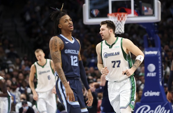 NBA, Basketball Herren, USA Memphis Grizzlies at Dallas Mavericks, Jan 23, 2022 Dallas, Texas, USA Dallas Mavericks guard Luka Doncic 77 and Memphis Grizzlies guard Ja Morant 12 react during the first ...