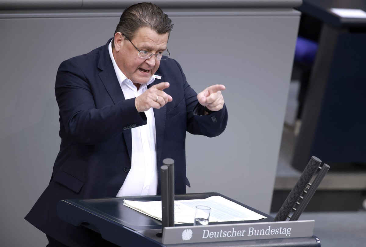 epa11986869 German parliament 'Bundestag' member for Alternative for Germany (AfD) party Stephan Brandner speaks during the parliament's constituent session in Berlin, Germany, 25 March ...