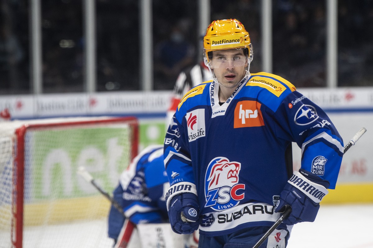 Zuerichs PostFinance Top Scorer Denis Malgin im Eishockeyspiel der National League zwischen den ZSC Lions und dem EV Zug am Sonntag, 16. Januar 2022, im Zuercher Hallenstadion. (PostFinance/KEYSTONE/E ...