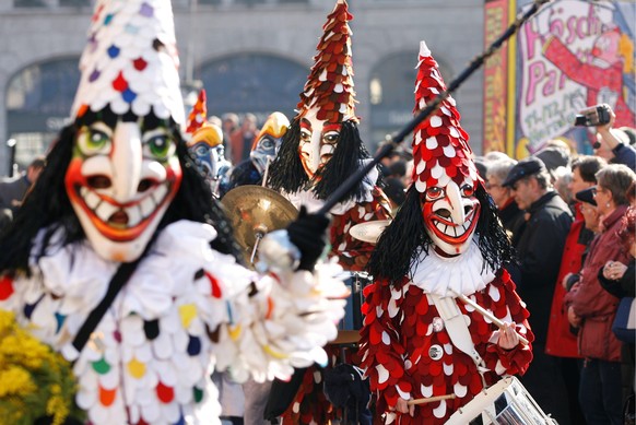 Ursprünglich der gehörnte Ehemann aus der Oper «Der Bajazzo» von&nbsp;Ruggero Leoncavallo aus dem Italien des 19. Jahrhunderts. Spitz zulaufender Filzhut als Charakteristikum, der Rest des Kostüms tei ...